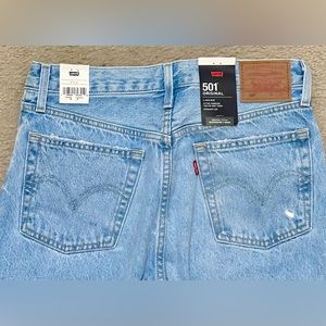 Levi’s 501 original light wash jeans